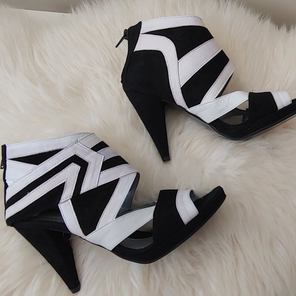 Gentil Collection Shoes - NWOT Abstract Black and White Cutout Booties (38 European)